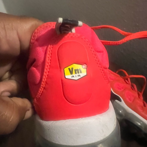 Nike Air Vapormax Plus Bright Crimson 2018 fits women size 12 or men 10.5 - Picture 8 of 11